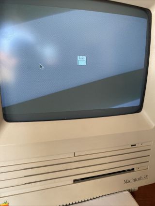 Vintage Apple Macintosh SE Computer M5011 2