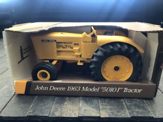 Vintage John Deere Construction Yellow “5010 I” Die Cast Tractor 1/16 Nib 1990