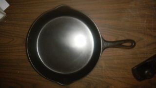 Vintage Cast Iron Griswold 8 Skillet W/ Small Logo 704
