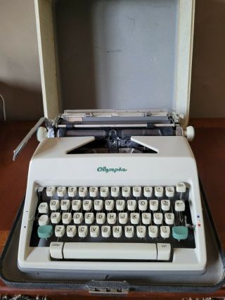 Olympia 1964 Sm9 Mechanical Typewriter With Case Model 2491340
