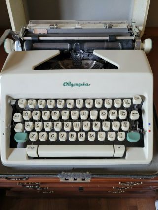 Olympia 1964 SM9 Mechanical Typewriter with Case model 2491340 2