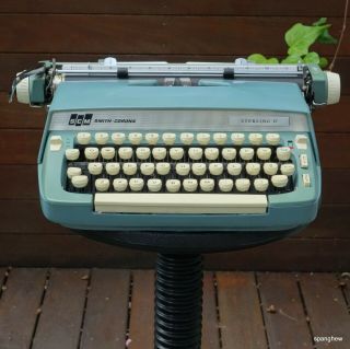 Smith Corona 1968 Sterling 12 typewriter w/case & ribbon: perfectly. 3
