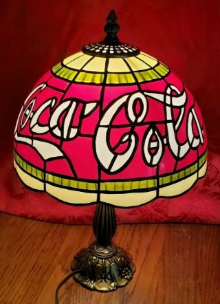 Vintage 2000 Coca - Cola Stained Glass Look Tiffany Style Accent Lamp Pre - Owned
