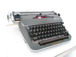 Rare Typewriter Olympia De Luxe Wide Carriage Buffed Green,  Chrome 1958 Sm3 Vgc