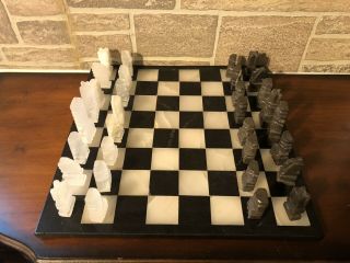 Vtg 1970s Onyx/marble Mexican Hand Carved 32 Piece Chess Set - Onyx/marble Board