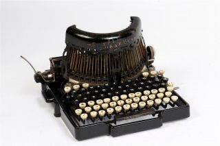 Vintage C1910 " Royal Bar - Lock " Typewriter  1975