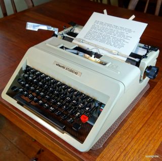 Olivetti Studio 45 Typewriter W/case,  Ribbon: Perfect.