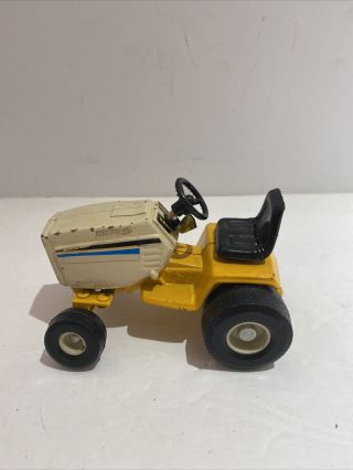 Scale Models Vintage Cub Cadet Lgt Lawn & Garden Tractor Die Cast 1/16 Metal Toy
