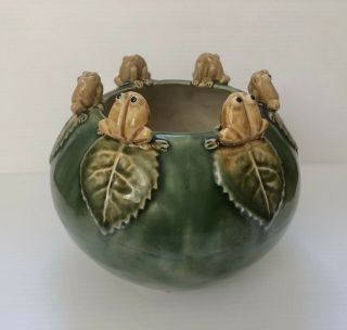 Vintage Green Glazed Majolica Style Ceramic Frogs Sitting On Lily Pads Planter