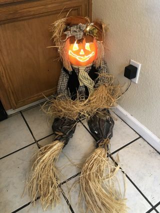 Trendmasters 48 " Fiber Optic Pumpkin Head Halloween Scarecrow Changes Color