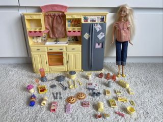Vintage Barbie Play All Day Kitchen With Accesories And Doll G8499