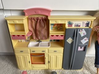 Vintage Barbie Play All Day Kitchen With Accesories And Doll G8499 3