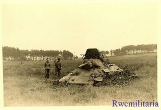 BEST Wehrmacht Troops Look Over KO ' d Russian T - 34 Panzer Tank in Field; 1941 2