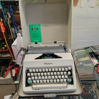 1966 Olympia Sm9 Deluxe Portable Typewriter,  Near W Case