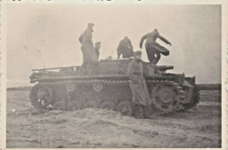 Ww2 German Photo - German Stug Tracked Assault Gun W Crew Sturmgeschutz