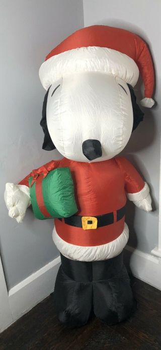 5 Foot Peanuts Snoopy As Santa Christmas Airblown Inflatable Yard Blow Up