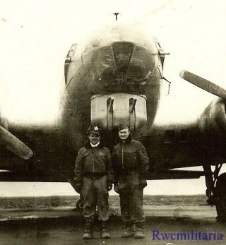 Org.  Photo: Us Airmen Posed In Front Of Their B - 17 Bomber