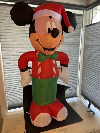 Xmas - Gemmy 3.  5ft.  Lighted,  Self - Inflatable Disney Christmas Mickey Mouse