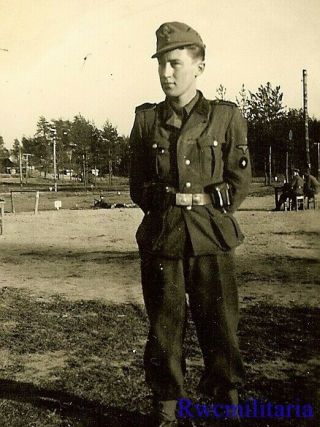 Rare Full Outdoor Pic German Elite Waffen Oberschütze Soldier In Field
