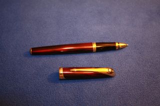 Parker Ellipse Rollerball Pen Maroon Lacquer & Gold Accents Made In France C2000