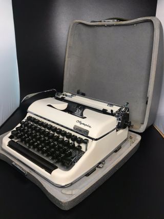 Olympia De Luxe Sm3 Portable Typewriter,  1957,  Sn 952453,  W/ Case Germany Deluxe