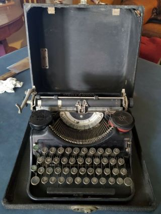 Vintage Underwood Portable Typewriter W/ Case