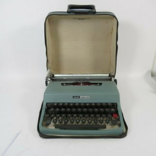 Olivetti Lettera 32 Typewriter W/ Travel Case Made In Barcelona Spain Vintage