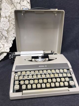 Vintage Royal Mercury Portable Typewriter With Carrying Case