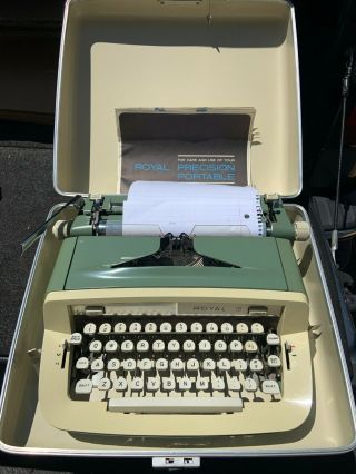 Vintage Royal Portable Sabre Typewriter Green Khaki With Case And Key
