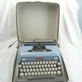 Vintage 1950s/1960s Royal Futura 800 Portable Blue Typewriter With Hard Case