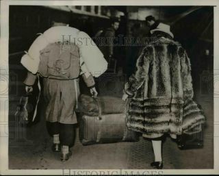 1940 Press Photo World War Ii Refugee Couple Arriving In London,  England