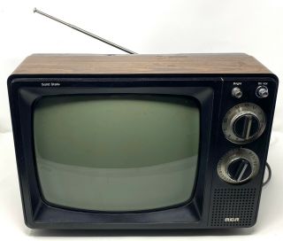 Vintage 1982 Rca Solid State Tv - 12 " Screen -