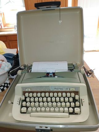 Vintage Royal Portable Sabre Typewriter Green Khaki With Case And Key