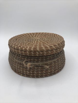 Vintage Gullah Sweetgrass Basket With Lid
