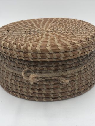 Vintage Gullah Sweetgrass Basket with Lid 2
