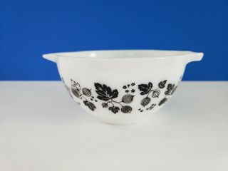 Vintage Pyrex " Gooseberry " Black On White Cinderella Mixing Bowl 441 1 ½ Pint