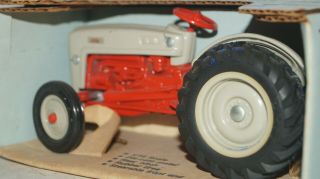 1986 VINTAGE FORD ERTL NAA GOLDEN JUBILEE USA FARM TRACTOR 1/16 SCALE 3