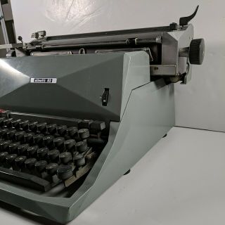 Vintage Olivetti 82 Typewriter,  Spares/Repair,  For Display Or Prop Use 3