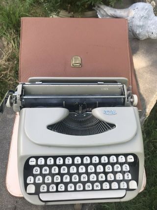 Vintage Royal Lark Typewriter In Travel Case Made In Holland Tan Cond