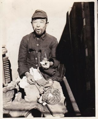 Wwii Aaf Photo Japanese Soldier Eating Chow Tokyo 1945 Japan 57