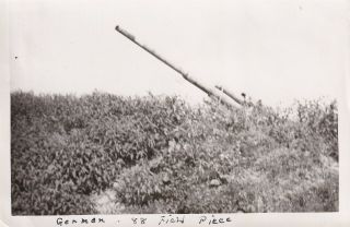 Snapshot Photo 7th Armored Division Captured German 88mm Flak Gun 33