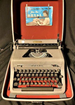 Vintage 1940 Royal Portable Typewriter W/case & Key ?quiet De Luxe?