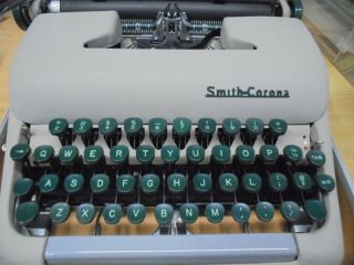 Vintage Smith Corona Sterling,  Brown,  W/green Keys & Brown Case