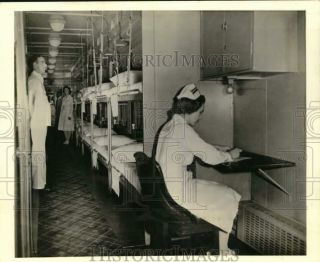 1943 Press Photo Interior Of Ward Car On Us Army Hospital Train In York