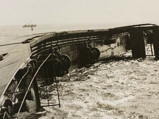 WW2 US Photo,  Sinking Ship,  Atlantic Seaboard,  8 - 1 - 1942,  Explosion Victim 70 2