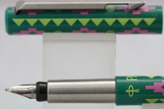 Vintage (1993) Parker Vector Medium Fountain Pen,  Green Aztec Design