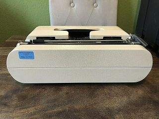 Vintage Cream OLIVETTI LETTERA 35 Portable Typewriter & Hard Plastic Black Case 3