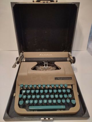 Vintage Underwood Leader Typewriter,  Black Carrying Case 1950s 1960s