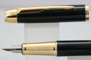 Vintage Parker Im Medium Fountain Pen,  Lacquered Black,  Gold Trim