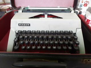 Vintage Swedish Facit Typewriter In Suitcase Rare